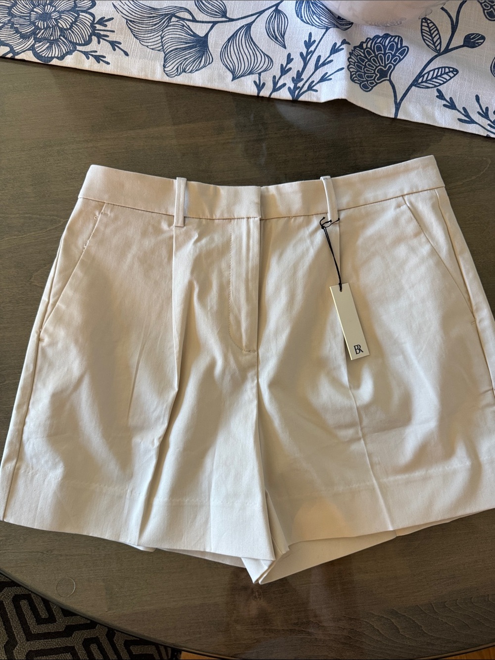 NWT Banana Republic Cream Pleated Tailored Women's Shorts